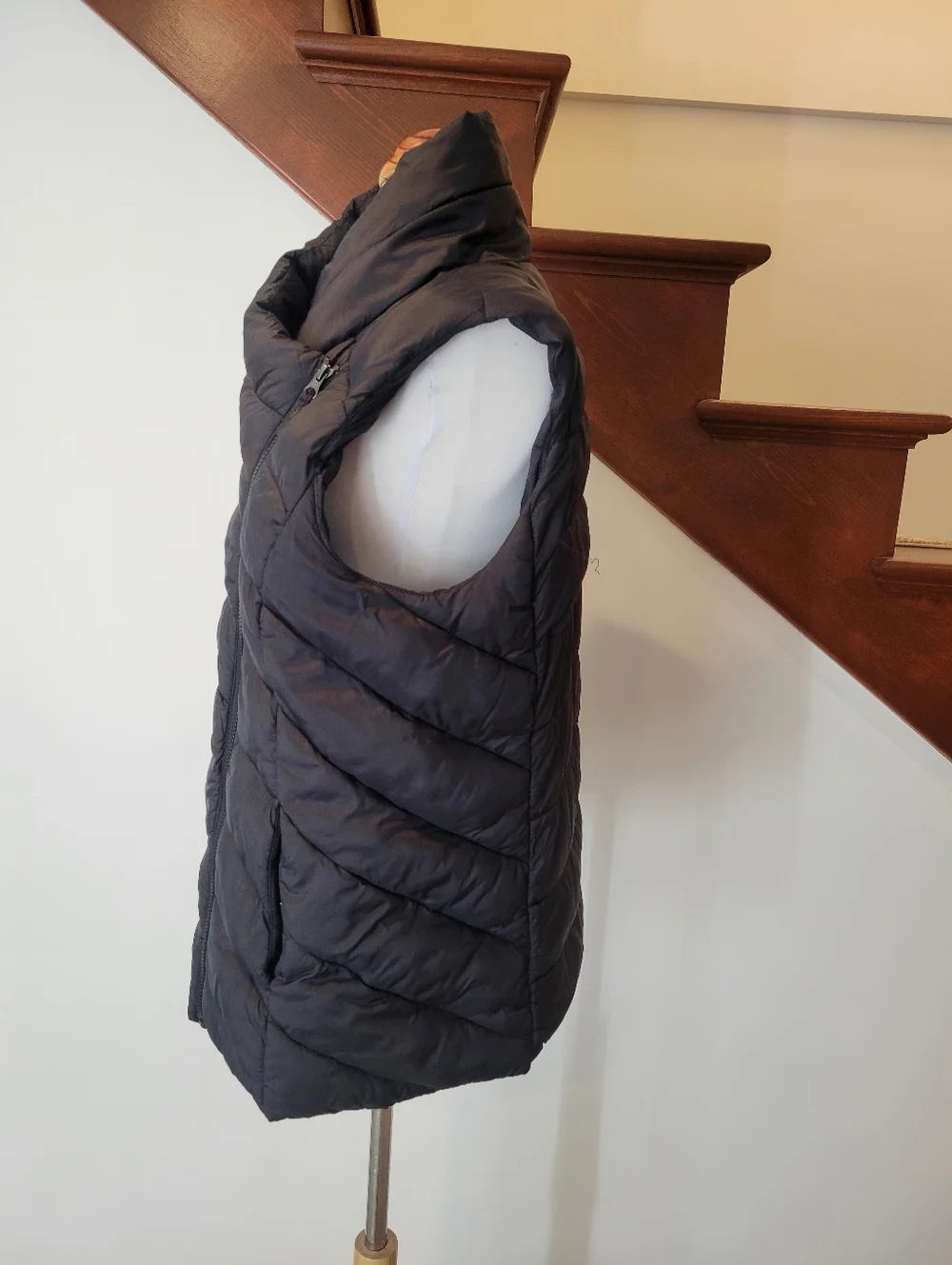 Nicole Miller Asymmetrical Zip puffer vest Size L